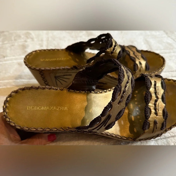 BCBGMAXAZARIA bronze leather wedges with embroidered details - size 8 1/2 - Picture 6 of 8